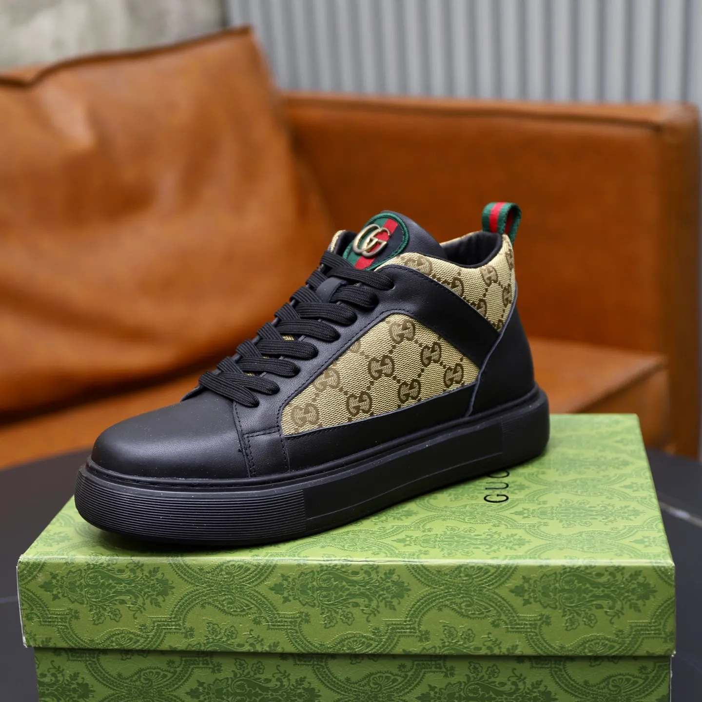 Ex-factory price: 462💰🙅‍♂️🙅‍♂️🙅‍♂️ Brand: Gucci GUCCi Standard code: 38-44 (45 customized) Grade: Same as the official website Material: Original cowhide material spliced with brand cloth Comfortable and breathable lining Lightweight and wear-resistant sports outsole Style category: Men's fashion casual shoes Running sports shoes Distinguished luxury brand elements Top luxury color: actual picture color